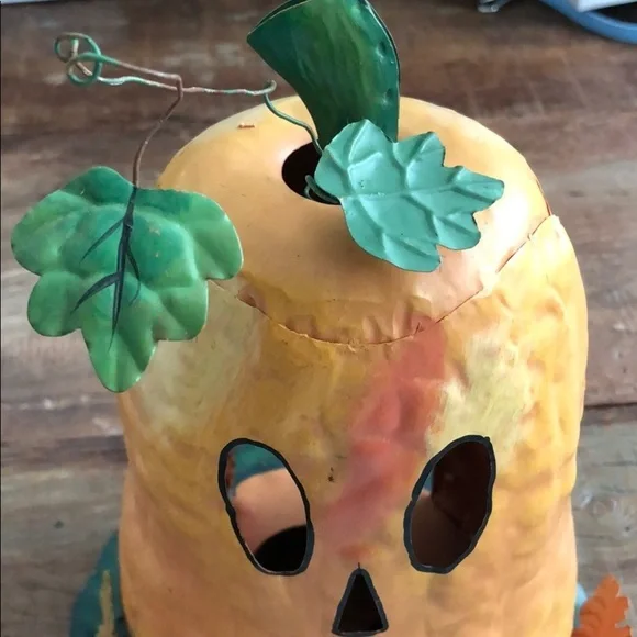 PUUMPKIN Tin Lantern 🎃🎃 - Picture 3 of 4